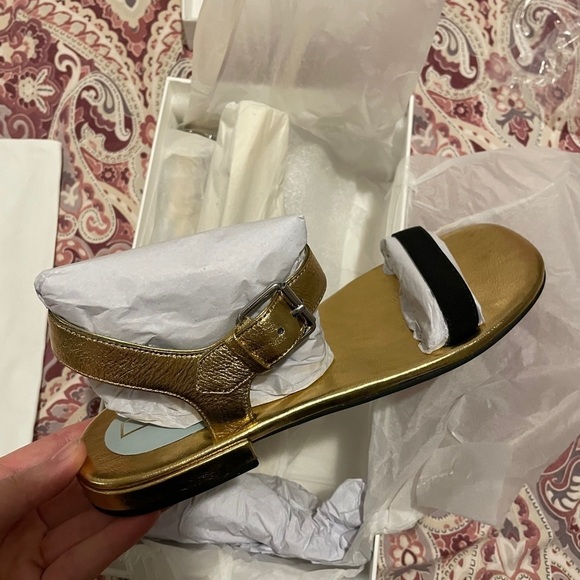 Marc Jacobs Elizabeth Flat Sandal - Picture 5 of 8